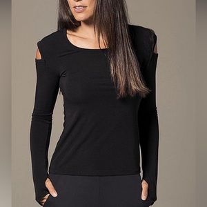 Kira Grace Cold Shoulder top Size M